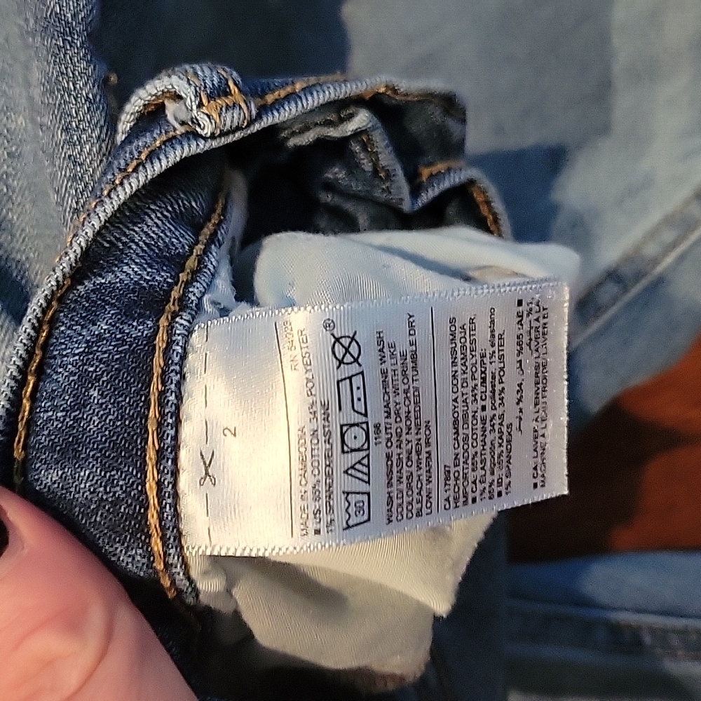 Womens Stretchy Straight leg Jeans from Old Navy. Size 2. - Picture 3 of 4